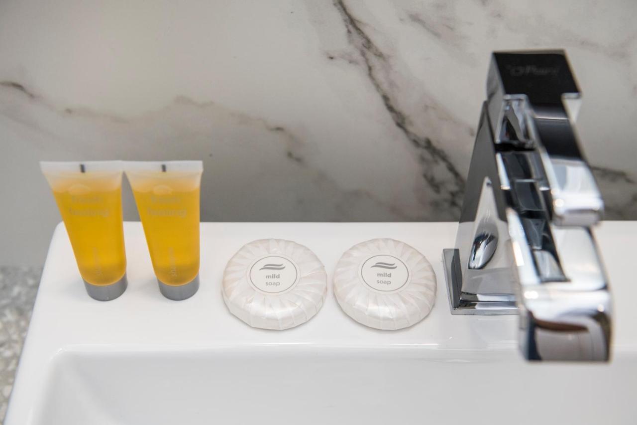 Skin Suites-Luxury Living 니코시아 외부 사진